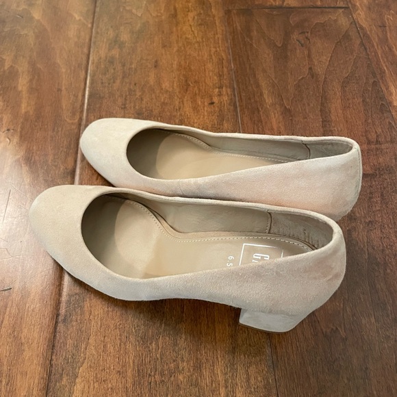 Nude suede block heels - Picture 3 of 6